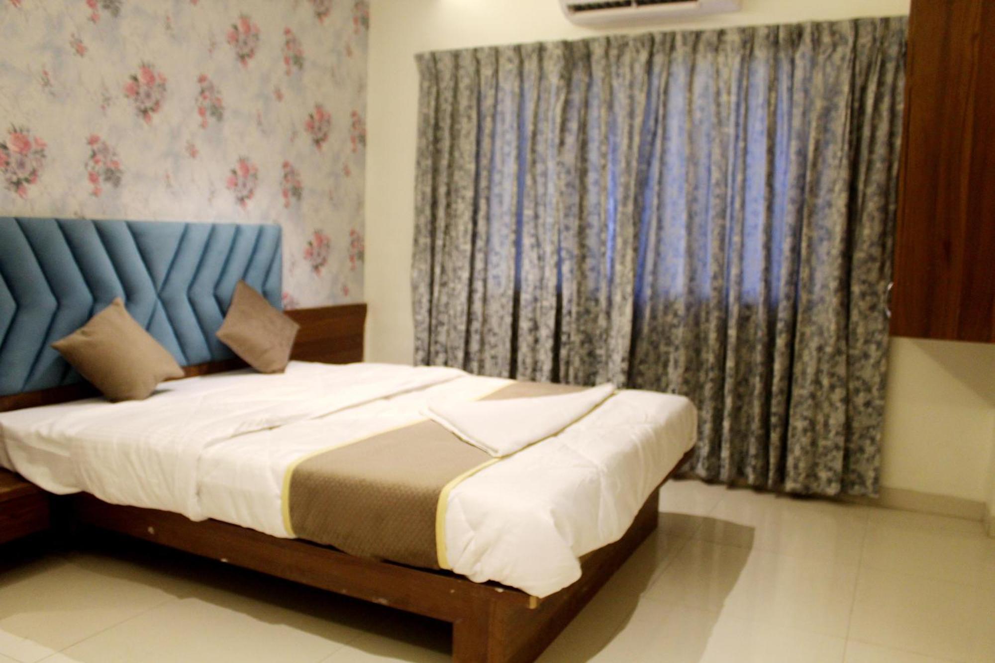 Hotel India Gate Narhe, Pune Ngoại thất bức ảnh